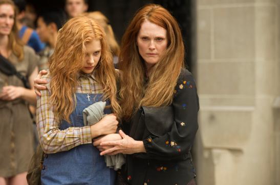 chloe moretz, carrie, julianne moore, stephen king, movie, review, release, cinema, greg wetherall